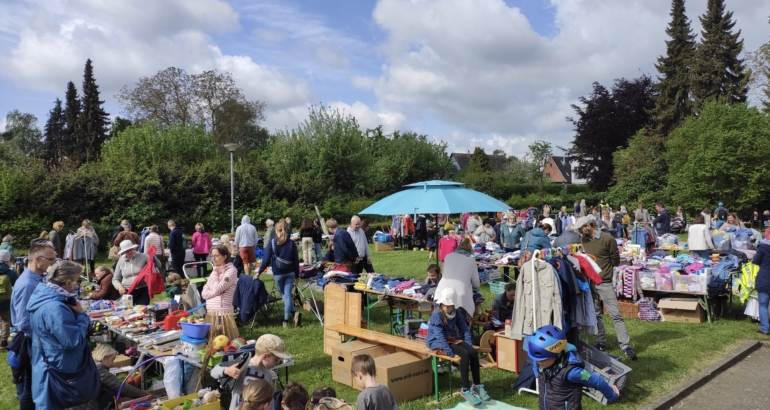 Großer Wiesenflohmarkt